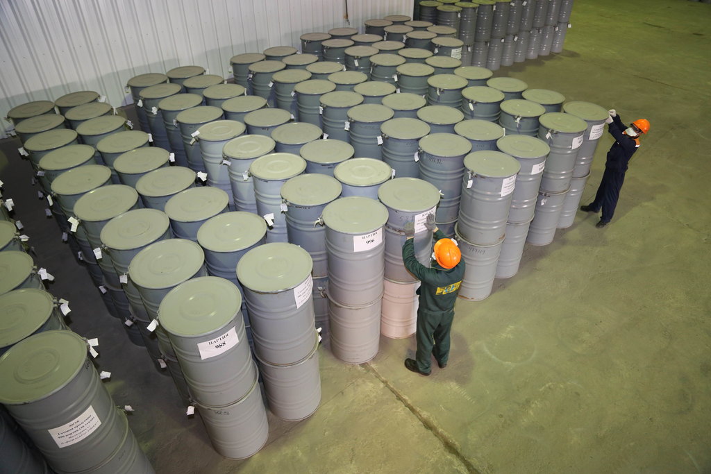 Казахстан сокращает добычу урана на 10%