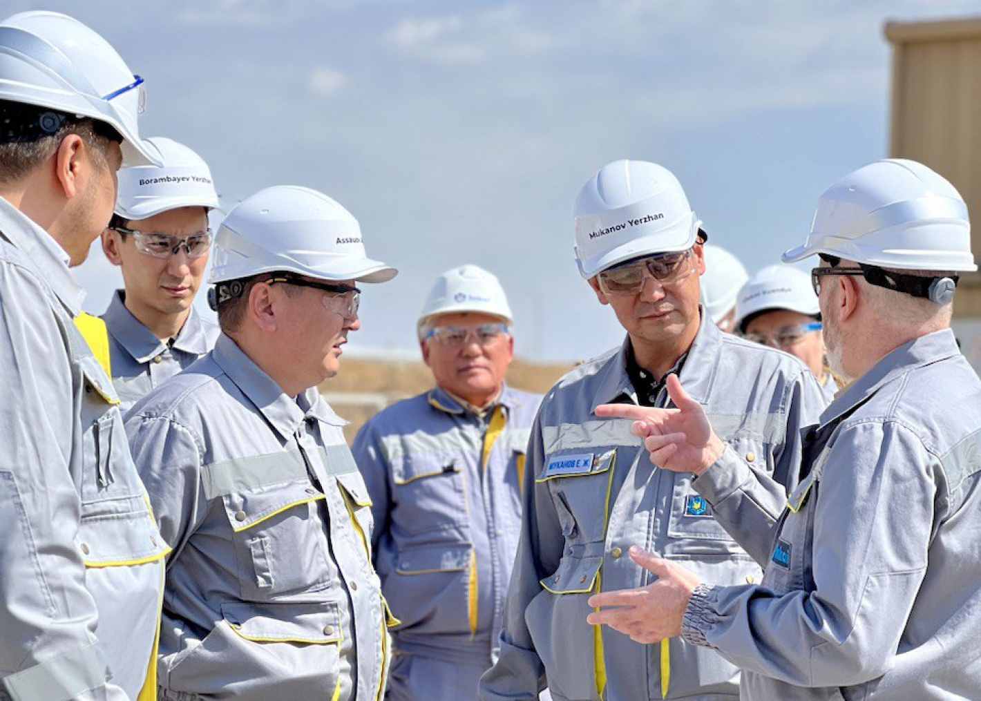 Қазатомөнеркәсіп басшысы Қазақстанның оңтүстігіндегі уран өндіруші кәсіпорындарға барды